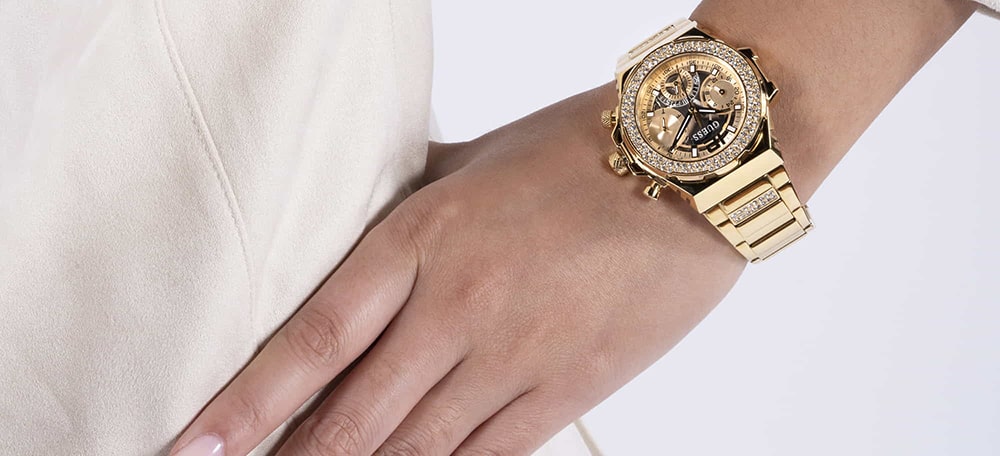 Guess GW0552L2 na dámské ruce